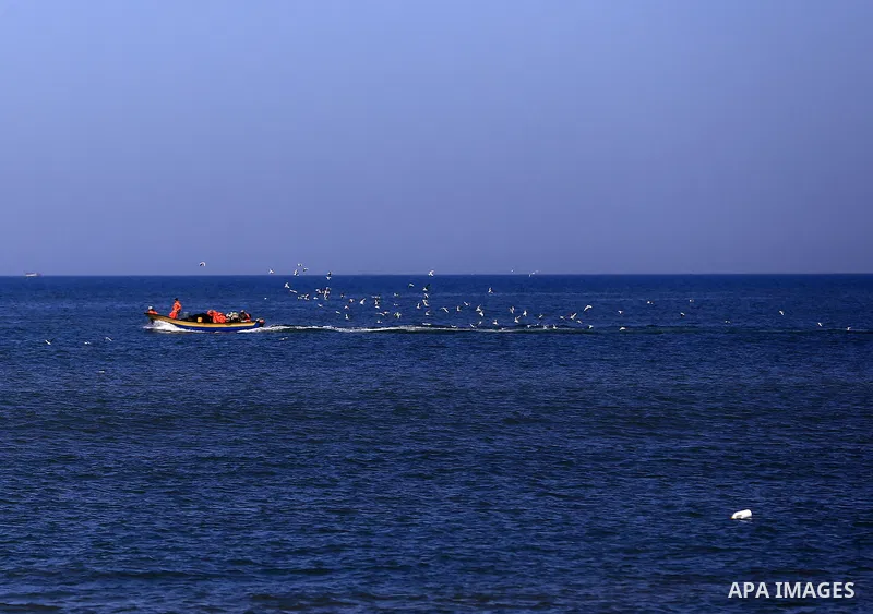 Palestinian fishermen ride their fishing at Gaza's seaport of Gaza City, on March 5, 2016. Photo by Yasser Qudih