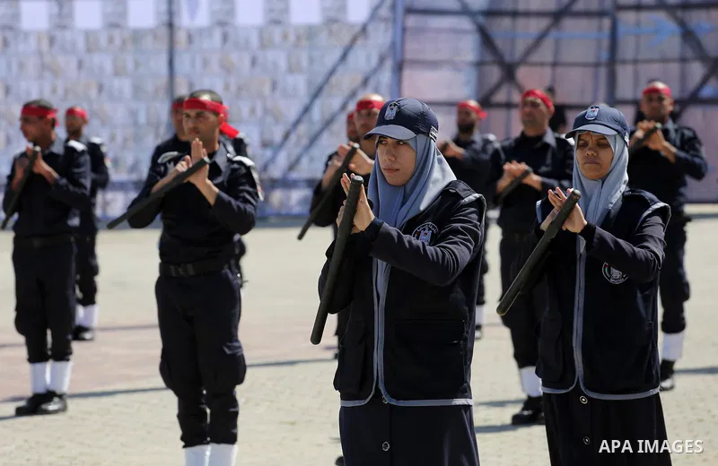 Palestinian members of officers display their skills during a graduation ceremony, in Gaza city, on March 6, 2016. Photo by Mohammed Asad