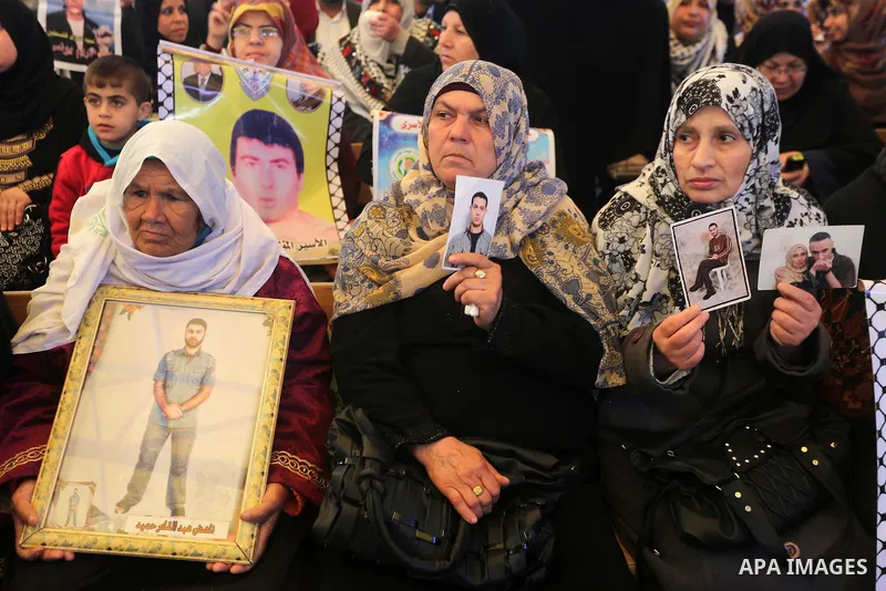 Palestinians take part in a protest demanding release the prisoners in Israeli jails, in front of Red cross office, in Gaza city, on March 7, 2016. Photo by Mohammed Asad