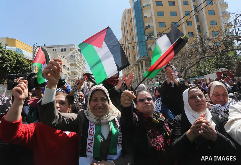 Palestinian women take part in a march in front of the headquarters of the Red cross on the occasion of International Women's Day in Gaza City on March 7, 2016. Photo by Mohammed Asad
