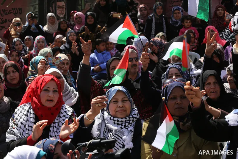 Palestinian women take part in a march in front of the headquarters of the Red cross on the occasion of International Women's Day in Gaza City on March 7, 2016. Photo by Mohammed Asad