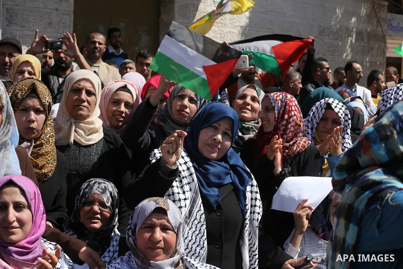Palestinian women take part in a march in front of the headquarters of the Red cross on the occasion of International Women's Day in Gaza City on March 7, 2016. Photo by Mohammed Asad