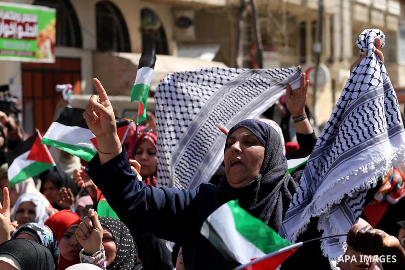 Palestinian women take part in a march in front of the headquarters of the Red cross on the occasion of International Women's Day in Gaza City on March 7, 2016. Photo by Mohammed Asad