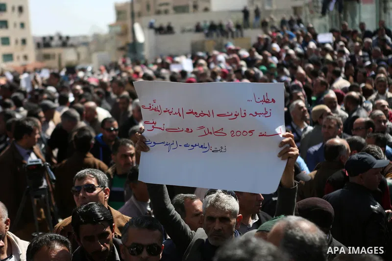 Palestinian teachers take part in a protest to demand their rights in front of the headquarters of the Council of Ministers, in the West bank city of Ramallah, March7, 2016. Photo by Shadi Hatem