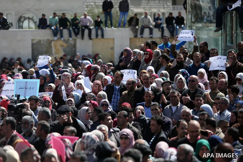 Palestinian teachers take part in a protest to demand their rights in front of the headquarters of the Council of Ministers, in the West bank city of Ramallah, March7, 2016. Photo by Shadi Hatem