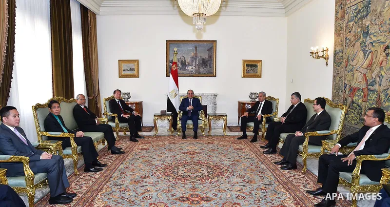 Egyptian President Abdel Fattah al-Sisi meets with Deputy Prime Minister of Singapore in Cairo, Egypt on March 08, 2016. Photo by Egyptian President Office