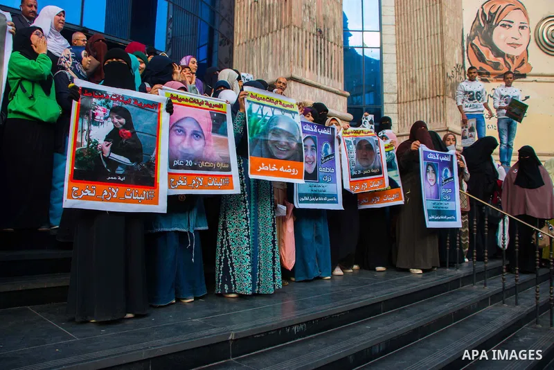 Relatives of prisoned journalists shout slogans during a protest demanding the release of imprisoned journalists, in front the Egyptian Press Union building in Cairo, Egypt, on March 08, 2016. Photo by Amr Sayed