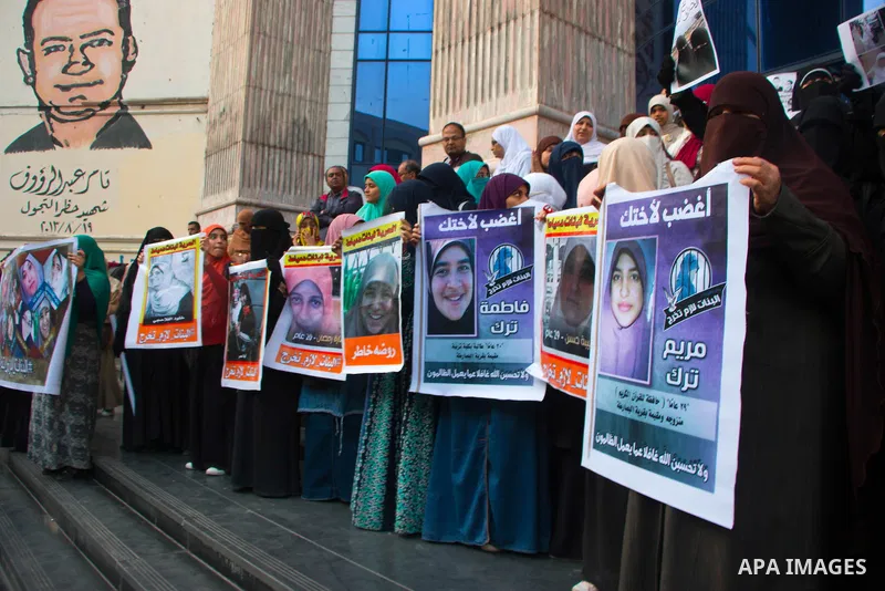 Relatives of prisoned journalists shout slogans during a protest demanding the release of imprisoned journalists, in front the Egyptian Press Union building in Cairo, Egypt, on March 08, 2016. Photo by Amr Sayed