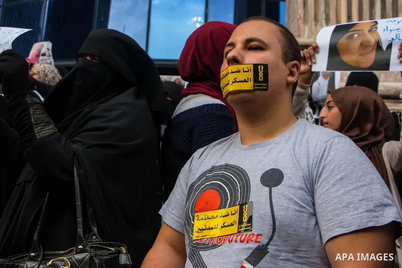 Relatives of prisoned journalists shout slogans during a protest demanding the release of imprisoned journalists, in front the Egyptian Press Union building in Cairo, Egypt, on March 08, 2016. Photo by Amr Sayed