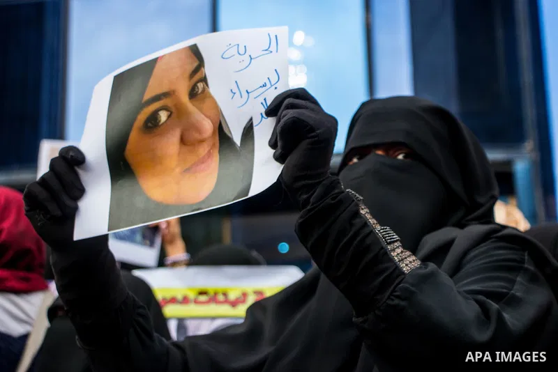 Relatives of prisoned journalists shout slogans during a protest demanding the release of imprisoned journalists, in front the Egyptian Press Union building in Cairo, Egypt, on March 08, 2016. Photo by Amr Sayed