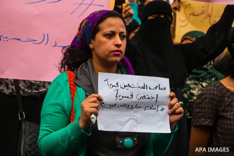 Relatives of prisoned journalists shout slogans during a protest demanding the release of imprisoned journalists, in front the Egyptian Press Union building in Cairo, Egypt, on March 08, 2016. Photo by Amr Sayed