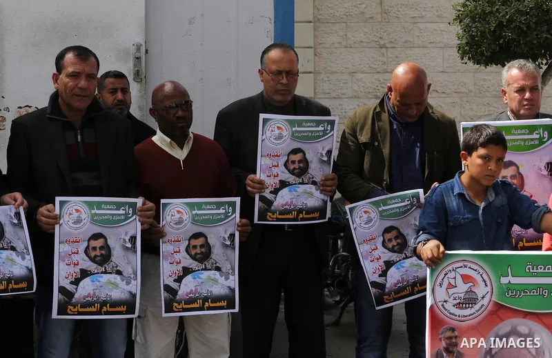 Palestinians hold placards during a protest in solidarity with Palestinian prisoners in Israeli jails, in front of high commissioner for human rights headquarters, in Gaza City on March 9, 2016. Photo by Mohammed Asad