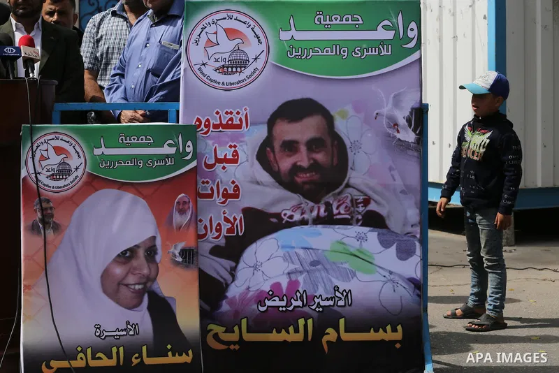 Palestinians hold placards during a protest in solidarity with Palestinian prisoners in Israeli jails, in front of high commissioner for human rights headquarters, in Gaza City on March 9, 2016. Photo by Mohammed Asad