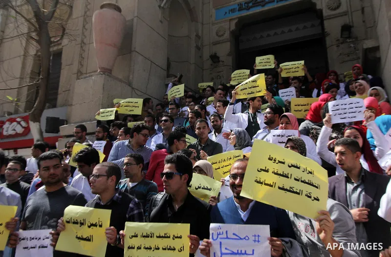 Egyptian Doctors take part in a protest to demanding their rights, in Cairo, Egypt, on March 9, 2016. Photo by Amr Sayed