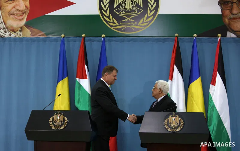 Palestinian President Mahmud Abbas (R) and Romanian President Klaus Iohannis give a joint press conference in the West Bank city of Ramallah on March 10, 2016. Photo by Shadi Hatem