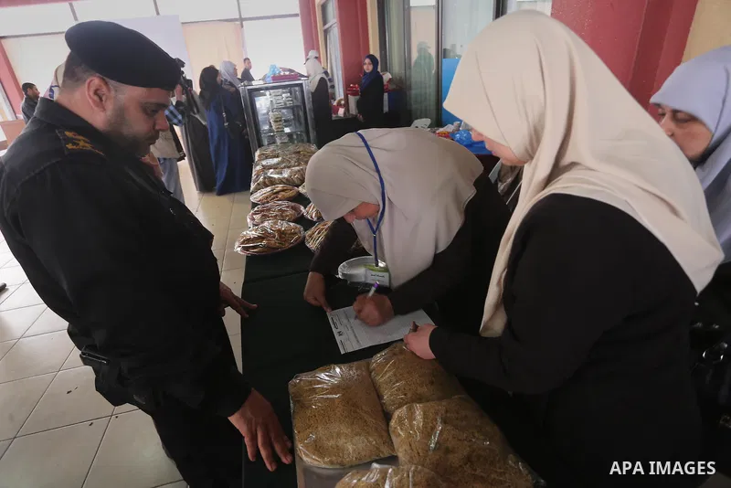 Palestinian Female Prisoners take part in an exhibition of art works and handicrafts products organized by the Ministry of Interior, in Gaza city on March 12, 2016. Photo by Mohammed Asad