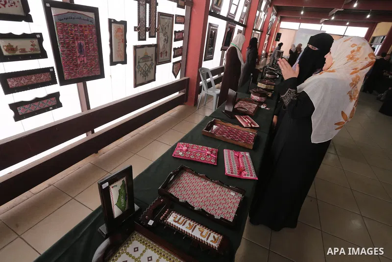 Palestinian Female Prisoners take part in an exhibition of art works and handicrafts products organized by the Ministry of Interior, in Gaza city on March 12, 2016. Photo by Mohammed Asad