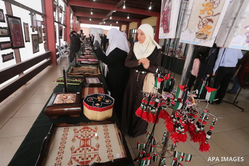 Palestinian Female Prisoners take part in an exhibition of art works and handicrafts products organized by the Ministry of Interior, in Gaza city on March 12, 2016. Photo by Mohammed Asad