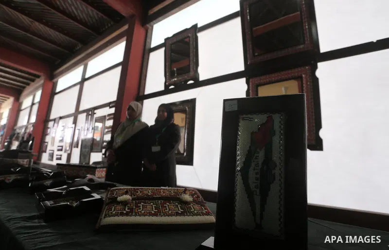 Palestinian Female Prisoners take part in an exhibition of art works and handicrafts products organized by the Ministry of Interior, in Gaza city on March 12, 2016. Photo by Mohammed Asad