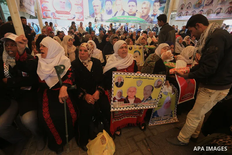 Palestinians take part in a protest demanding release the prisoners in Israeli jails, in front of Red cross office, in Gaza city, on March 14, 2016. Photo by Yasser Qudih