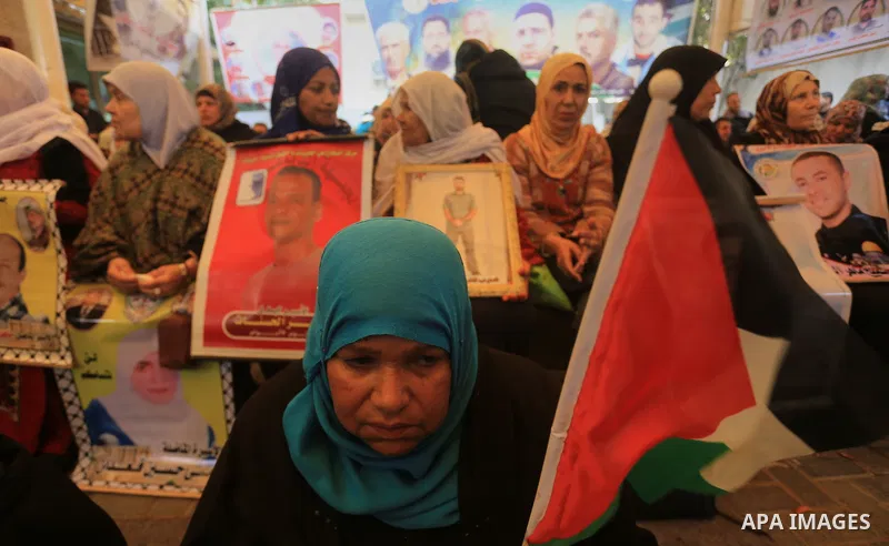 Palestinians take part in a protest demanding release the prisoners in Israeli jails, in front of Red cross office, in Gaza city, on March 14, 2016. Photo by Yasser Qudih