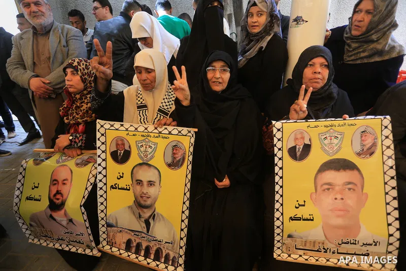 Palestinians take part in a protest demanding release the prisoners in Israeli jails, in front of Red cross office, in Gaza city, on March 14, 2016. Photo by Yasser Qudih