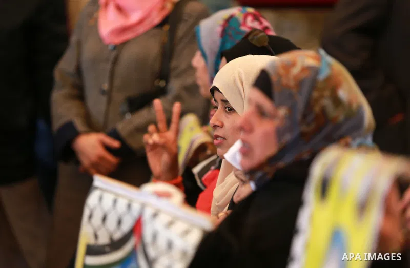Palestinians take part in a protest demanding release the prisoners in Israeli jails, in front of Red cross office, in Gaza city, on March 14, 2016. Photo by Yasser Qudih