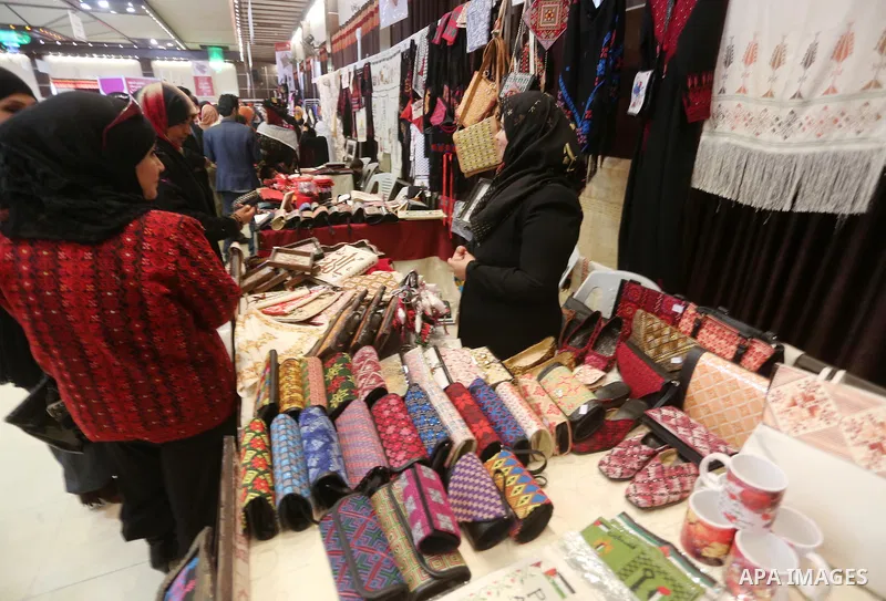 Palestinian women take part during Palestinian Heritage Exhibition on the theme ''Products of our women'', in Gaza City, on March 15, 2016. Photo by Mohammed Asad