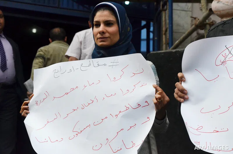 Egyptians hold placards during a protest aginst French company Orange in front of journalists syndicate in Cairo, Egypt March 15, 2016. French company Orange has announced the change of its company name in Egypt from Mob...