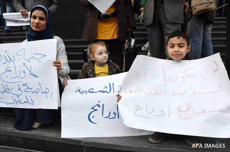 Egyptians hold placards during a protest aginst French company Orange in front of journalists syndicate in Cairo, Egypt March 15, 2016. French company Orange has announced the change of its company name in Egypt from Mob...