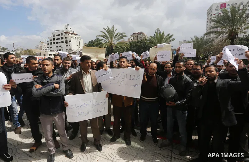 Employees of former Palestinian government take part in a protest to demand for pay their salaries, in Gaza city on March 16, 2016. Photo by Mohammed Asad