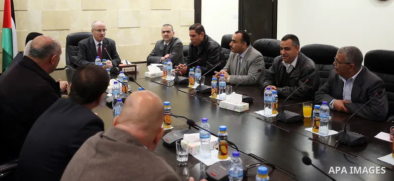 Palestinian Prime Minister Rami Hamdallah meets with the new members of the general secretariat of the union of teachers in the West Bank city of Ramallah on March 16, 2016. Photo by Prime Minister Office
