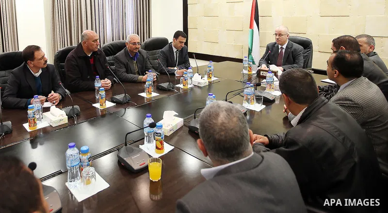 Palestinian Prime Minister Rami Hamdallah meets with the new members of the general secretariat of the union of teachers in the West Bank city of Ramallah on March 16, 2016. Photo by Prime Minister Office