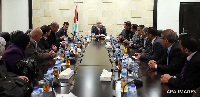 Palestinian Prime Minister Rami Hamdallah meets with the new members of the general secretariat of the union of teachers in the West Bank city of Ramallah on March 16, 2016. Photo by Prime Minister Office