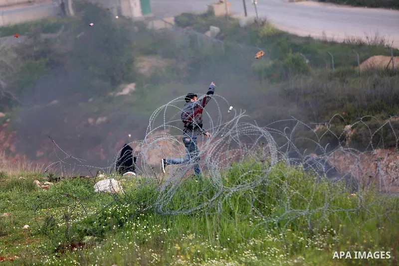 Palestinian protesters clash with Israeli security forces on March 18, 2016, following a demonstration in solidarity with Palestinian prisoners held in Israeli jails, outside the compound of the Israeli-run Ofer prison n...