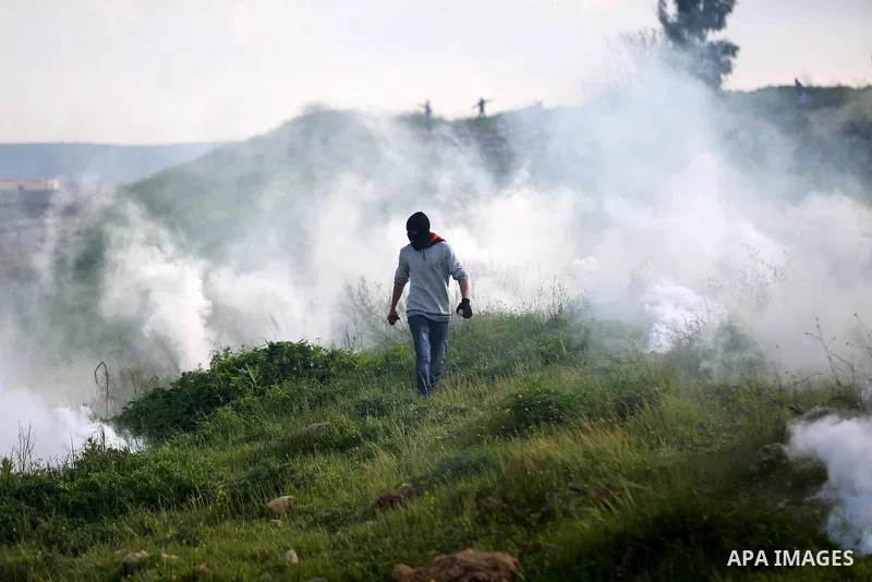Palestinian protesters clash with Israeli security forces on March 18, 2016, following a demonstration in solidarity with Palestinian prisoners held in Israeli jails, outside the compound of the Israeli-run Ofer prison n...