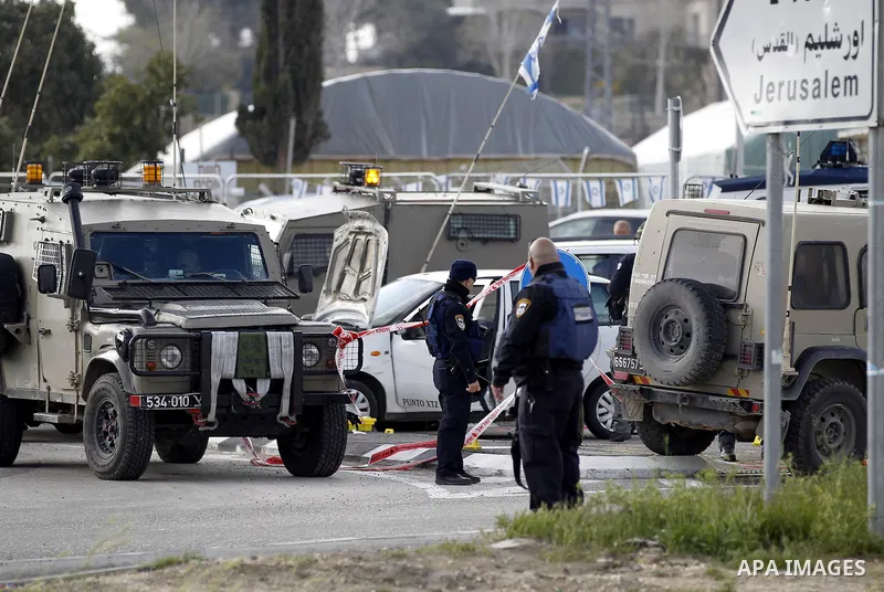 Israeli security forces inspect the scene where a Palestinian, who the Israeli military said tried to stab soldiers, was shot dead at Gush Etzion junction, south of the West Bank city of Bethlehem March 18, 2016. Photo b...
