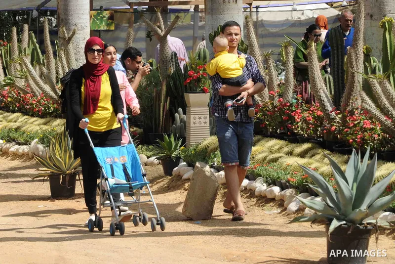 Egyptians visit the spring flower exhibition held at Orman Botanical Garden in Giza, Egypt, on March 19, 2016. Photo by Amr Sayed