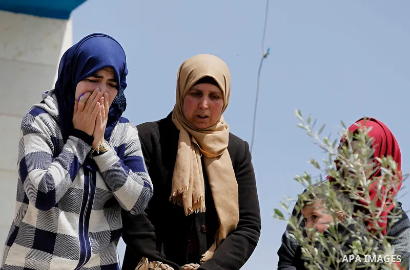 Relatives mourn during the funeral of 19-year old Mahmoud Abu Fanoneh in the West Bank city of Hebron, 19 March 2016. Mahmoud who according to the Israeli Army attempted to kill an Israeli soldier at a main road junction...