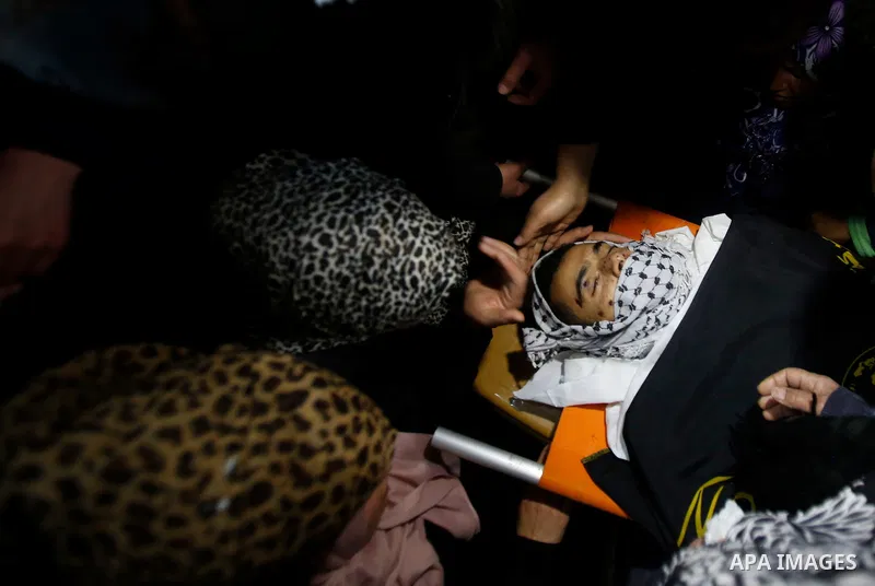 Palestinians carry the body of 19-year old Mahmoud Abu Fanoneh during his funeral in the West Bank city of Hebron, 19 March 2016. Mahmoud who according to the Israeli Army attempted to kill an Israeli soldier at a main r...