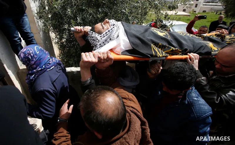 Palestinians carry the body of 19-year old Mahmoud Abu Fanoneh during his funeral in the West Bank city of Hebron, 19 March 2016. Mahmoud who according to the Israeli Army attempted to kill an Israeli soldier at a main r...