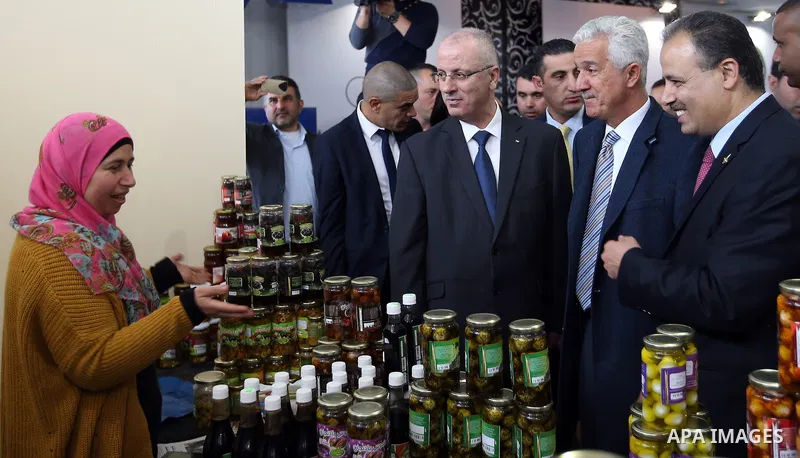 Palestinian Prime Minister Rami Hamdallah attends the opening of Palestinian food exhibition in the West Bank city of Ramallah on March 20, 2016. Photo by Prime Minister Office