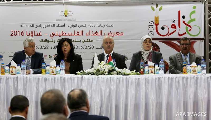 Palestinian Prime Minister Rami Hamdallah attends the opening of Palestinian food exhibition in the West Bank city of Ramallah on March 20, 2016. Photo by Prime Minister Office
