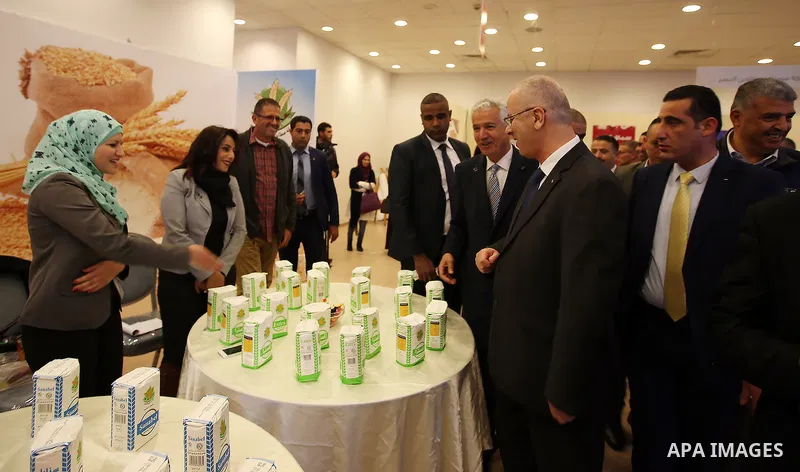 Palestinian Prime Minister Rami Hamdallah attends the opening of Palestinian food exhibition in the West Bank city of Ramallah on March 20, 2016. Photo by Prime Minister Office