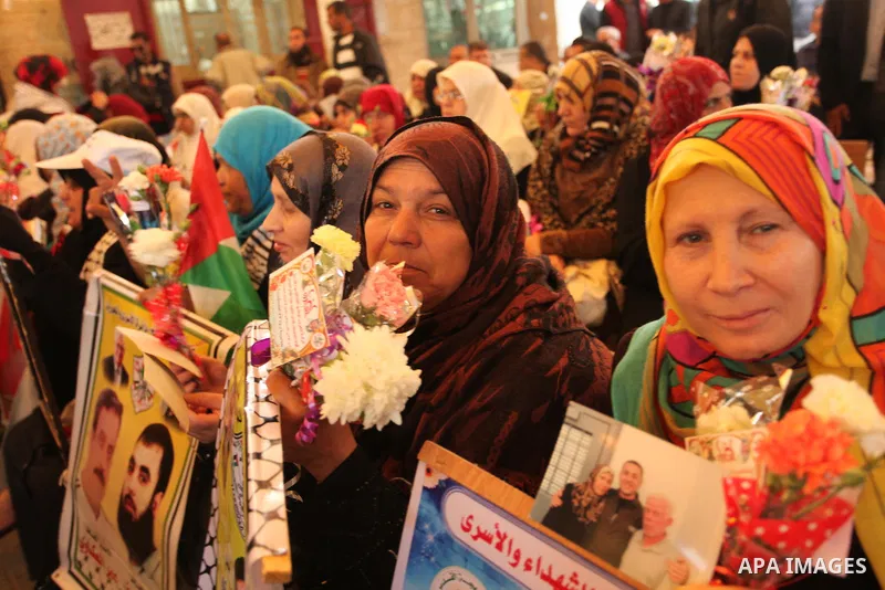 Palestinian women take part in a protest demanding release the prisoners in Israeli jails, in front of Red cross office, in Gaza city, on March 21, 2016. Photo by Ashraf Amra