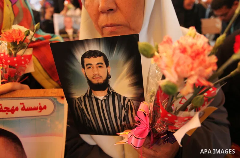Palestinian women take part in a protest demanding release the prisoners in Israeli jails, in front of Red cross office, in Gaza city, on March 21, 2016. Photo by Ashraf Amra