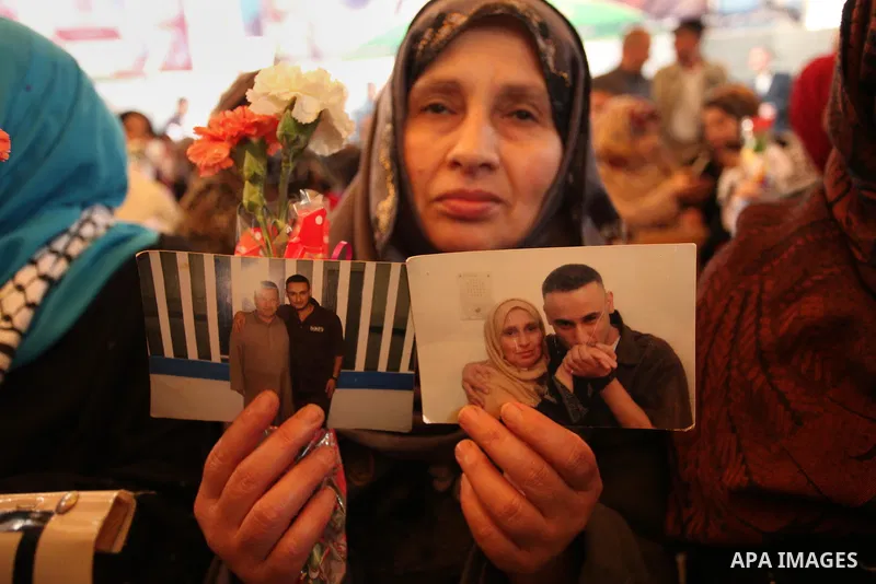 Palestinian women take part in a protest demanding release the prisoners in Israeli jails, in front of Red cross office, in Gaza city, on March 21, 2016. Photo by Ashraf Amra