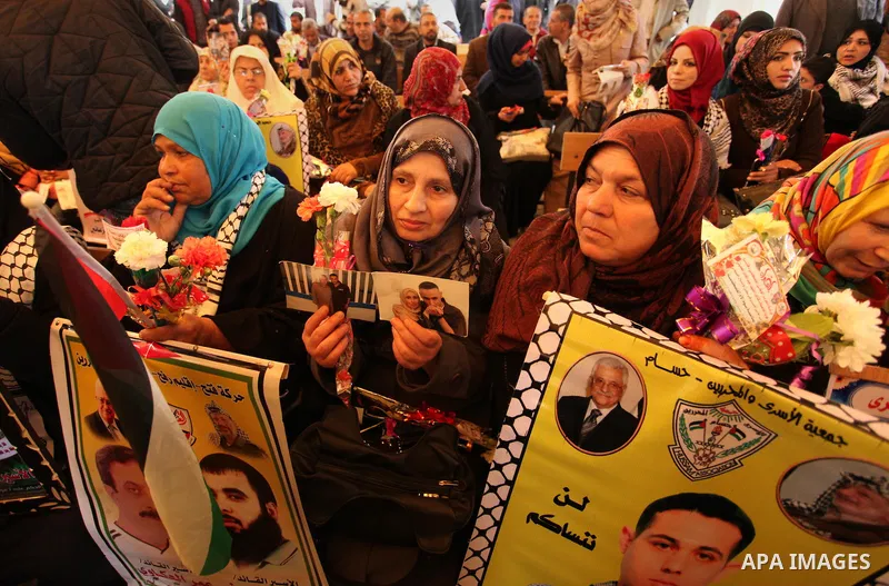 Palestinian women take part in a protest demanding release the prisoners in Israeli jails, in front of Red cross office, in Gaza city, on March 21, 2016. Photo by Ashraf Amra