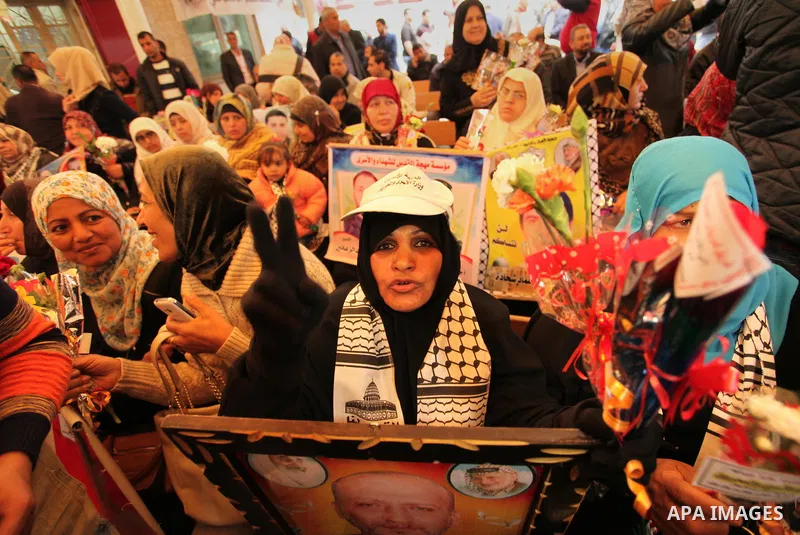 Palestinian women take part in a protest demanding release the prisoners in Israeli jails, in front of Red cross office, in Gaza city, on March 21, 2016. Photo by Ashraf Amra