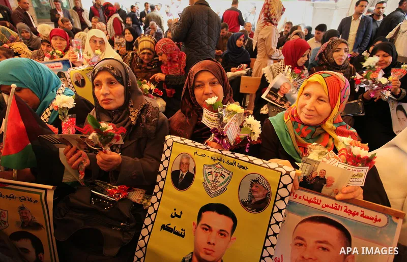 Palestinian women take part in a protest demanding release the prisoners in Israeli jails, in front of Red cross office, in Gaza city, on March 21, 2016. Photo by Ashraf Amra
